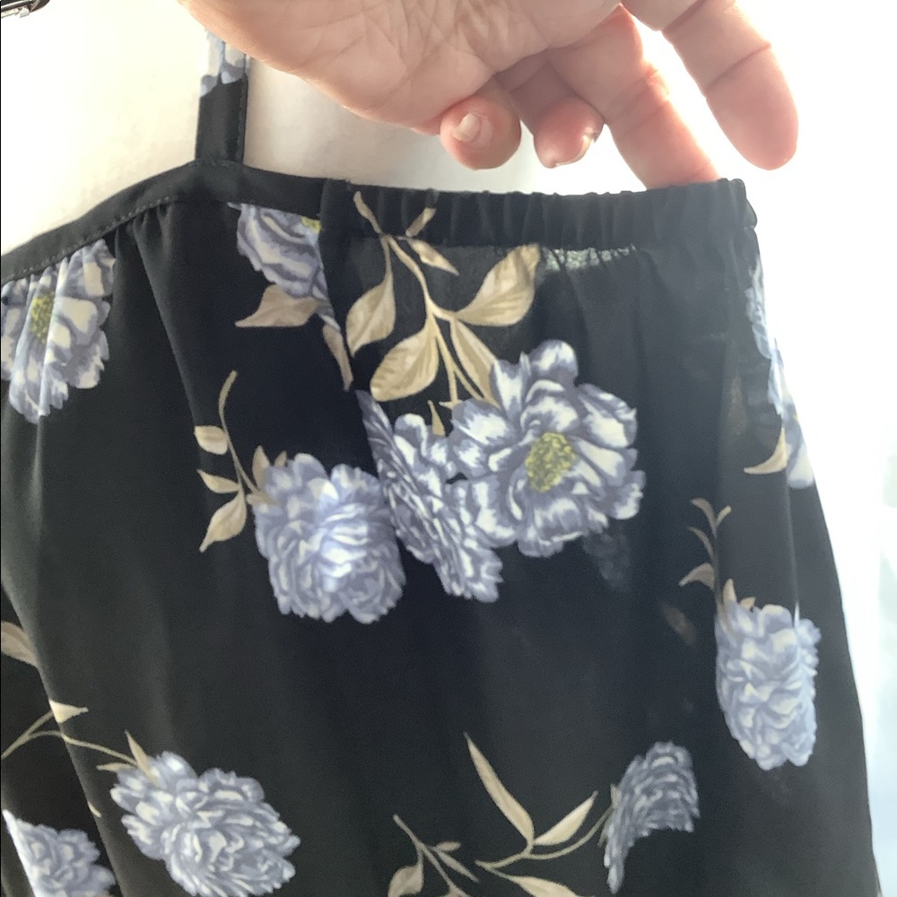 Torrid cold shoulder top - Picture 3 of 8